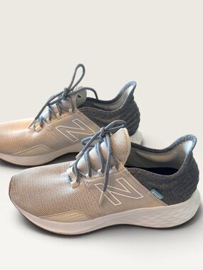 NEW BALANCE FRESH FOAM SNEAKER SIZE 9